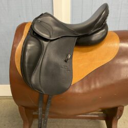 D Aramis Grand Prix *17.5"/27cm**Short Flap*